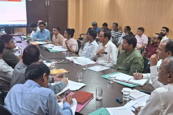 जिलाधिकारी ने कहा कि सभी को सुचारू व स्वच्छ पेयजल उपलब्ध कराना सरकार की प्राथमिकता है।