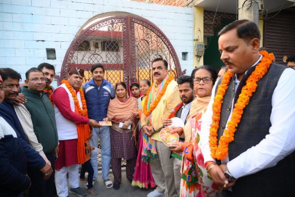 भाजपा मेयर प्रत्याशी विकास शर्मा ने वार्ड नंबर 34, इंदिरा कॉलोनी में जनसंपर्क अभियान चलाकर स्थानीय निवासियों से संवाद स्थापित किया।